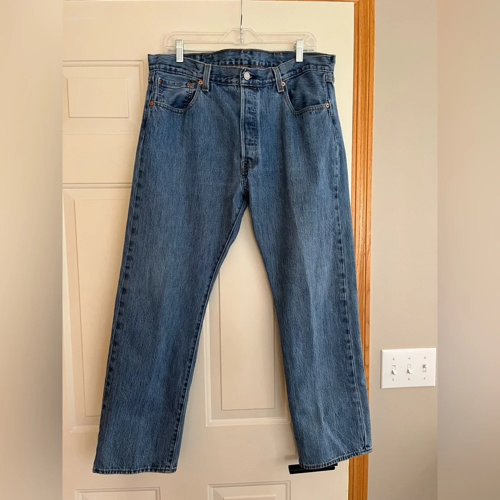 Men’s Levi’s 501 button fly medium dark wash denim jeans. Size 38x30.